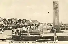 L'horloge et la digue.