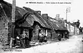 Le Trévoux : chaumières de la route de Bannalec au début du XXe siècle (carte postale).