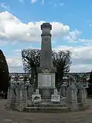 Monument aux morts au cimetière.