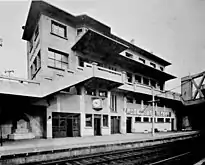 Le bâtiment voyageurs depuis les quais, vers 1936.