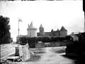 À l'arrière, le château de Bourganeuf, juillet 1909