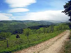 Une vue sur le Champ de la Clé et Chorsin sous la pluie.