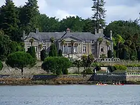 Le château de Lanniron au bord de l'Odet, ancienne résidence d'été des évêques de Quimper.