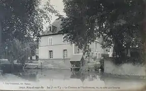 Le château de Mouillemuse, vu des douves