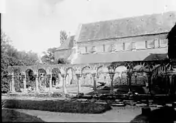 Le cloître et l'abbaye de Daoulas au début du XXe siècle (photo de Camille Enlart