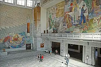 Fresques murale dans le hall central de l'hôtel de ville d'Oslo