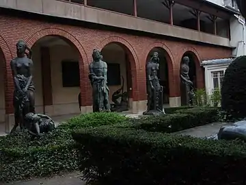 Exemplaires en bronze des quatre allégories au musée Bourdelle à Paris ; de gauche à droite : La Liberté, La Force, La Victoire et L'Éloquence
