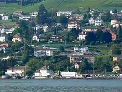 La Villa "Le Lac", au premier plan à droite, entre le Lac Léman et les vignes de Lavaux.