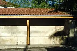 Le lavoir en face de la mairie.