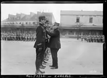 Photo du maréchal Joffre passant en revue les élèves