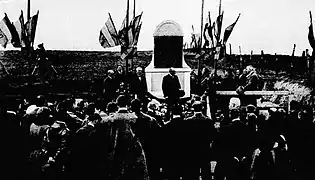 Le monument Georges Boillot, inauguré au bord du circuit pour la Coupe Georges Boillot de 1923.