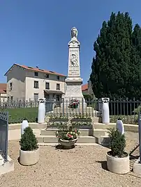 Le monument aux morts.