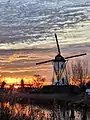 Le moulin à vent Schellemolen au couché du soleil