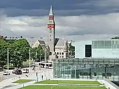 Le musée national et la Maison de la musique.