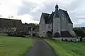 Le porche du château de Pescheray, au Breil-sur-Mérize