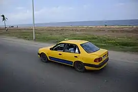 Taxi intercommunal jaune.