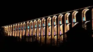 Le viaduc illuminé en juin 2012.