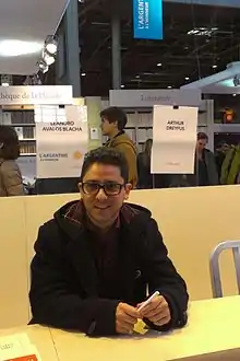 Description de l'image Leandro Avalos Blacha au Salon du Livre de Paris en 2014.jpg.