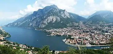 Vue sur Lecco et la « branche de Lecco ».