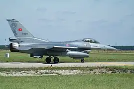 un F-16