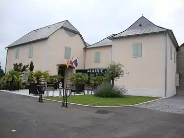 La mairie.