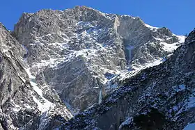 Vue de la face ouest du Ledinski vrh depuis la vallée de Ravenska Kočna.