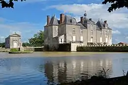 Photographie en couleur du château de Bois Chevalier.