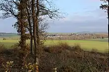 Vue du village depuis la Route de Cambrai.