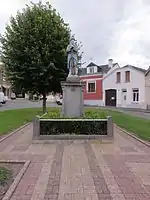 Poilu au repos (monument aux morts)