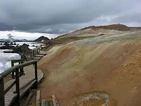 Vue du flanc du volcan, au milieu de la caldeira du Krafla