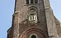 Le curieux balcon de l'église.