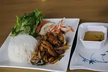 Description de l'image Lemongrass chicken at Quan Nem Ninh Hoa, Sacramento.jpg.