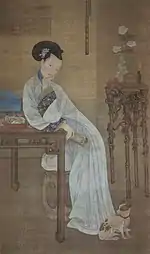 Leng Mei. Jolie femme dans un intérieur, et un petit chien. Daté 1724. Rouleau suspendu, encre et couleurs sur soie. 175 x 94 cm