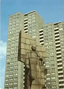 Statue de N.V. Tomski à Berlin-est, République démocratique allemande, inaugurée en 1970 sur la Leninplatz, aujourd'hui place des Nations unies : démontée en 1991.