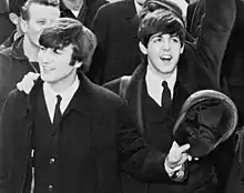 John Lennon et Paul McCartney.