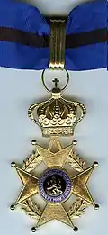 Croix de l'ordre de Léopold II de Belgique.