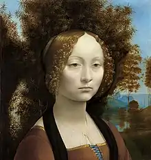 Portrait d'une jeune femme aux cheveux bouclés