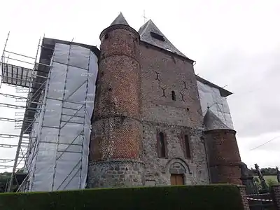 L'église en juin 2014, attendant la restauration après l'incendie de mars de cette même année.