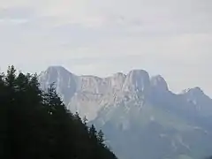 Les Deux-Sœurs au nord depuis le col de l'Allimas.