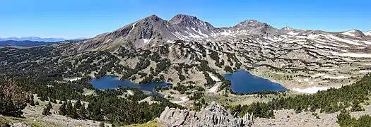 Etangs des Camporells au pied du pic Péric (2810 m)