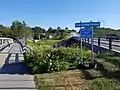 Pont piétonnier enjambant la rivière des Escoumins, connexe au pont de la route 138, au village des Escoumins sur la Côte-Nord, le 21 juillet 2018.