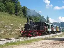 Chemin de fer touristique Pontarlier-Vallorbe, appelé "Coni'fer", train dans la campagne.