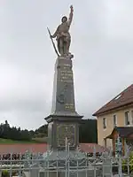 Le monument aux morts.