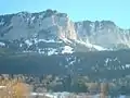 Les montagnes des Mémises vues depuis Sur le Crêt en hiver.