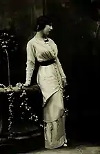 Mado Minty en robe d'après-midi de J. Dukes Les Modes, septembre 1912