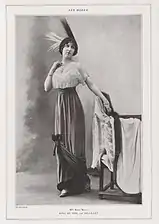 Mado Minty dans une robe du soir de Georges Dœuillet, mars 1913