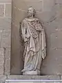 Statue de Saint Pierre sur la façade de l'église.