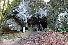 Les Nans - La grotte aux ours à la source de l'Angillon
