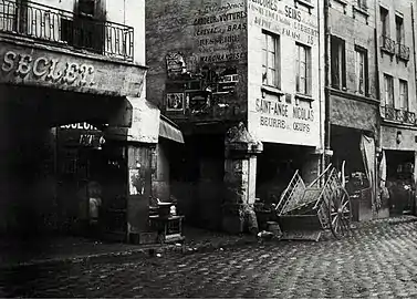 Piliers des Halles, rue de la Tonnellerie en 1851 peu avant leur disparition