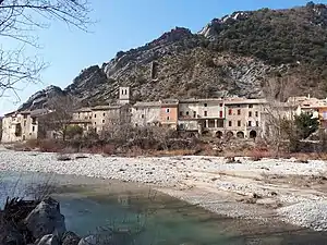 La façade des Pilles rive droite.